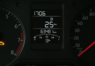 Подержанный автомобиль Volkswagen Polo Sedan 2015 года (17 фото)