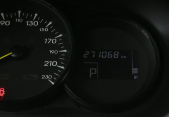 Подержанный автомобиль Renault Fluence 2012 года (19 фото)