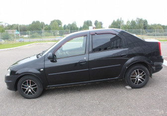 Подержанный автомобиль Renault Logan Sedan 2010 года (4 фото)