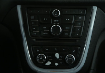 Подержанный автомобиль Opel Mokka 2012 года (13 фото)