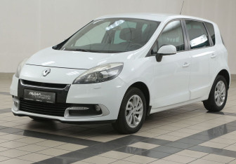 Подержанный автомобиль Renault Scenic 2012 года (8 фото)