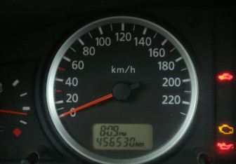 Подержанный автомобиль Nissan Almera Hatchback 2004 года (17 фото)