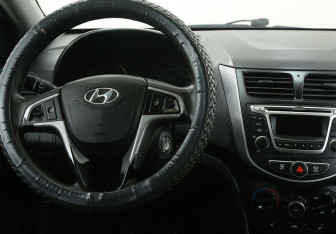 Подержанный автомобиль Hyundai Solaris Sedan 2014 года (14 фото)