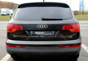 Подержанный автомобиль Audi Q7 2005 года (5 фото)