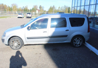 Подержанный автомобиль LADA (ВАЗ) Largus Wagon 2013 года (4 фото)
