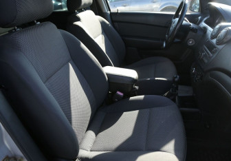 Подержанный автомобиль Chevrolet Aveo Sedan 2006 года (10 фото)