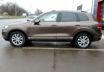 Подержанный автомобиль Volkswagen Touareg 2012 года (8 фото)