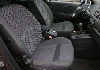 Подержанный автомобиль Renault Scenic 2010 года (10 фото)