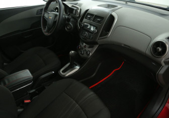 Подержанный автомобиль Chevrolet Aveo Sedan 2014 года (9 фото)