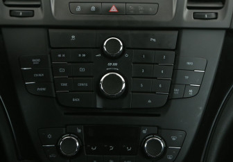 Подержанный автомобиль Opel Insignia Sedan 2009 года (13 фото)