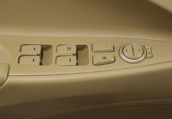 Подержанный автомобиль Hyundai Sonata 2010 года (17 фото)