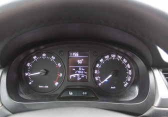 Подержанный автомобиль Skoda Rapid Liftback 2015 года (16 фото)