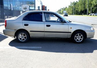 Подержанный автомобиль Hyundai Accent Sedan 2005 года (7 фото)