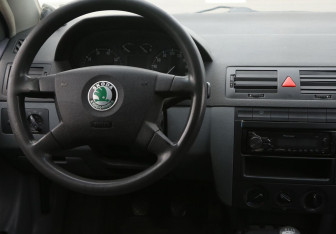 Подержанный автомобиль Skoda Fabia Wagon 2002 года (14 фото)