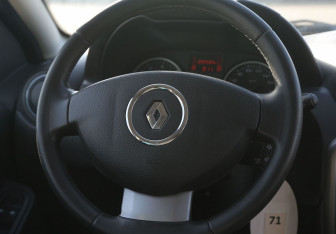 Подержанный автомобиль Renault Duster 2015 года (16 фото)