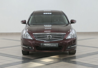Подержанный автомобиль Nissan Teana 2012 года (5 фото)