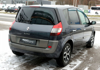 Подержанный автомобиль Renault Scenic 2004 года (6 фото)