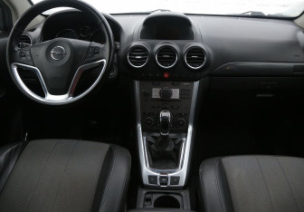 Подержанный автомобиль Opel Antara 2014 года (12 фото)
