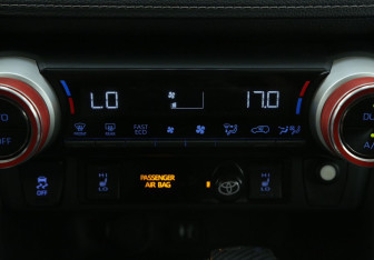 Подержанный автомобиль Toyota RAV4 2020 года (17 фото)