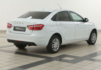 Подержанный автомобиль LADA (ВАЗ) Vesta Sedan 2021 года (4 фото)