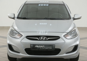 Подержанный автомобиль Hyundai Solaris Sedan 2011 года (6 фото)