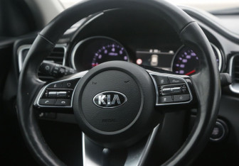 Подержанный автомобиль Kia Ceed Hatchback 2018 года (29 фото)