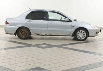 Подержанный автомобиль Mitsubishi Lancer Sedan 2007 года (5 фото)