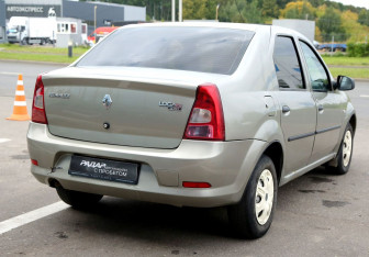 Подержанный автомобиль Renault Logan Sedan 2011 года (6 фото)