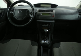 Подержанный автомобиль Citroen C4 Hatchback 2010 года (12 фото)