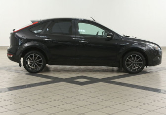 Подержанный автомобиль Ford Focus Hatchback 2009 года (5 фото)