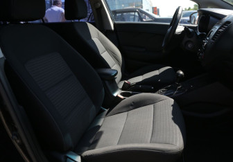 Подержанный автомобиль Kia Cerato Sedan 2013 года (10 фото)