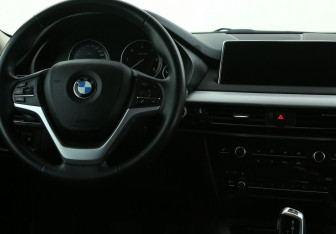 Подержанный автомобиль BMW X5 2017 года (15 фото)