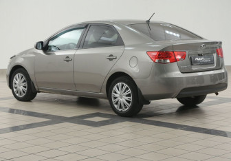 Подержанный автомобиль Kia Cerato Sedan 2010 года (2 фото)