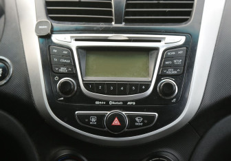 Подержанный автомобиль Hyundai Solaris Hatchback 2012 года (13 фото)