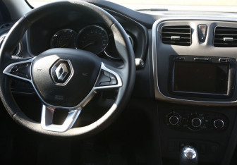 Подержанный автомобиль Renault Sandero 2019 года (14 фото)