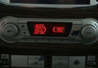 Подержанный автомобиль Ford Focus Hatchback 2008 года (16 фото)