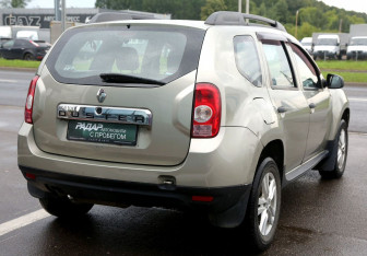 Подержанный автомобиль Renault Duster 2013 года (6 фото)