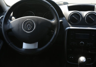 Подержанный автомобиль Renault Duster 2013 года (14 фото)