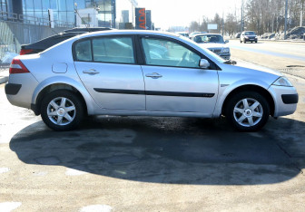 Подержанный автомобиль Renault Megane Sedan 2005 года (7 фото)
