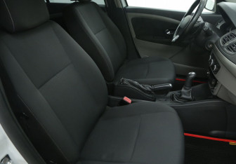 Подержанный автомобиль Renault Fluence 2012 года (10 фото)