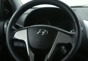 Подержанный автомобиль Hyundai Solaris Sedan 2015 года (16 фото)