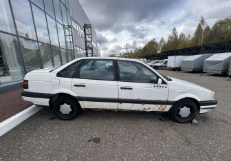 Подержанный автомобиль Volkswagen Passat Sedan 1989 года (8 фото)