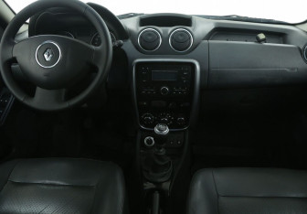 Подержанный автомобиль Renault Duster 2013 года (12 фото)