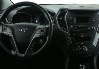 Подержанный автомобиль Hyundai Santa Fe 2016 года (14 фото)