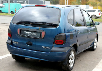 Подержанный автомобиль Renault Scenic 1999 года (6 фото)