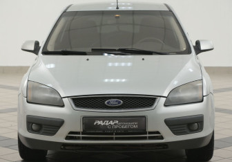 Подержанный автомобиль Ford Focus Hatchback 2007 года (6 фото)