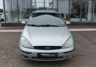 Подержанный автомобиль Ford Focus Sedan 2003 года (2 фото)