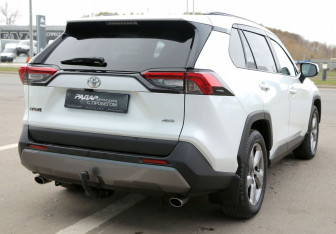 Подержанный автомобиль Toyota RAV4 2020 года (6 фото)