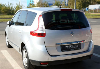 Подержанный автомобиль Renault Scenic 2015 года (4 фото)