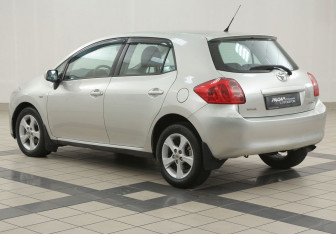 Подержанный автомобиль Toyota Auris Hatchback 2008 года (2 фото)